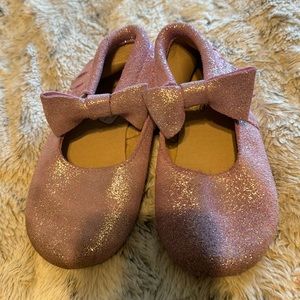 Monkey Feet Lavender sparkle bow Mocs 3/4y